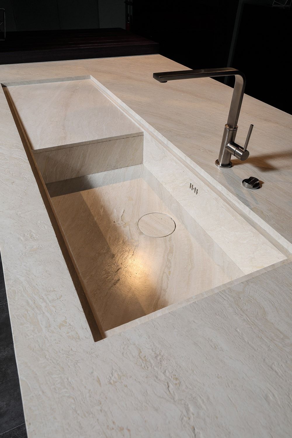 столешница из травертина